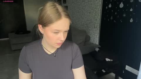 Michelle online show from 09-11-25, 01:39