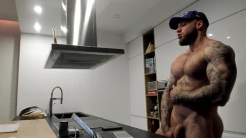 Snapshot of mealphamale chatting on 12-18-24, 03:00 Alpha Male online show from 12-18-24, 03:00