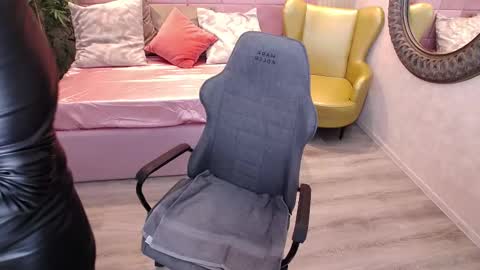 meamandax online show from 10-14-25, 07:09