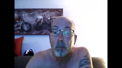 me at home online show from 09-27-25, 01:54
