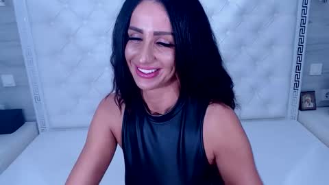 Medeea Bee online show from 11-21-25, 04:55