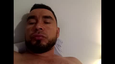 medina_chelo91 online show from 10-19-25, 04:57