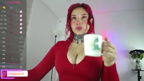 Johana  online show from 10-30-25, 11:33