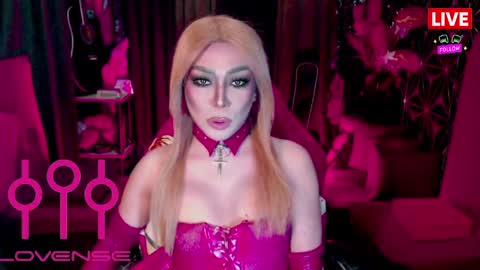 THE QUEEN ALPHA   Queen Medusa Prey online show from 04-11-26, 12:15