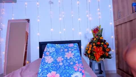 Snapshot of medussa13 chatting on 02-19-25, 01:08 medussa13 online show from 02-19-25, 01:08