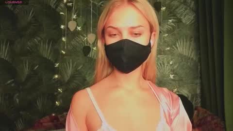 meeeewmeeeeow online show from 11-18-25, 08:46