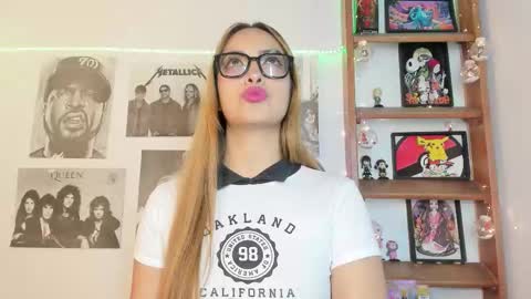 Snapshot of meeowlody chatting on 09-13-25, 11:37 Emily online show from 09-13-25, 11:37