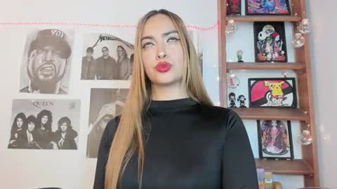 Snapshot of meeowlody chatting on 10-21-25, 05:35 Emily online show from 10-21-25, 05:35