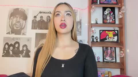 Snapshot of meeowlody chatting on 11-08-25, 11:14 Emily online show from 11-08-25, 11:14