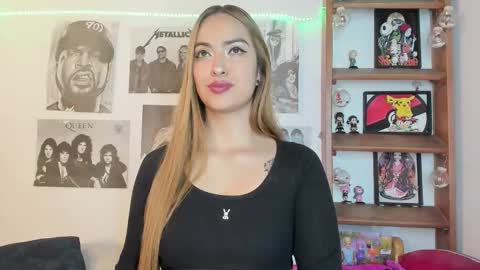 Snapshot of meeowlody chatting on 11-10-25, 11:15 Emily online show from 11-10-25, 11:15