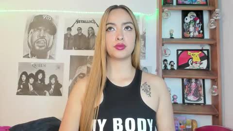 Snapshot of meeowlody chatting on 11-18-25, 09:19 Emily online show from 11-18-25, 09:19