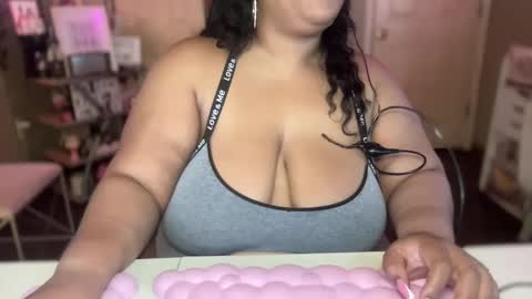 Snapshot of meetsouthernpeach chatting on 02-04-25, 05:34 Southern Peach online show from 02-04-25, 05:34