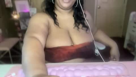 Snapshot of meetsouthernpeach chatting on 03-03-25, 02:48 Southern Peach online show from 03-03-25, 02:48