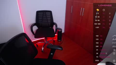 Snapshot of megan_bluee_ chatting on 02-27-25, 02:21 Megan Bluee online show from 02-27-25, 02:21