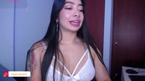 Snapshot of megan_bluee_ chatting on 11-25-25, 02:17 Megan Bluee online show from 11-25-25, 02:17