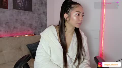 Snapshot of megan_bluee_ chatting on 07-22-26, 05:38 Megan Bluee online show from 07-22-26, 05:38