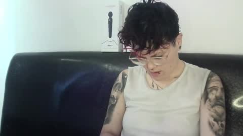 Megan and sophi online show from 02-17-25, 07:21