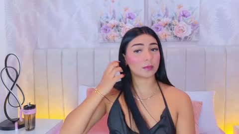 Snapshot of megan_cruzgb chatting on 07-10-26, 12:19 Carolina Paez online show from 07-10-26, 12:19