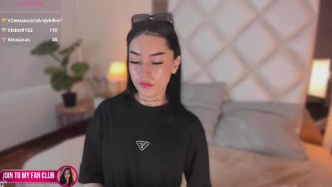 Snapshot of megan_dh chatting on 09-18-25, 01:57 Megan online show from 09-18-25, 01:57