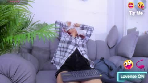 Snapshot of megan_hally chatting on 05-30-26, 11:18 Megan online show from 05-30-26, 11:18