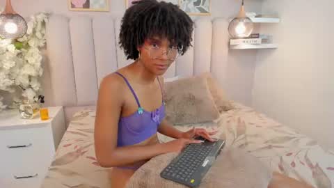 Snapshot of megan_hart_ chatting on 07-22-26, 01:19 Megan online show from 07-22-26, 01:19
