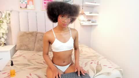 Snapshot of megan_hart_ chatting on 07-23-26, 01:53 Megan online show from 07-23-26, 01:53