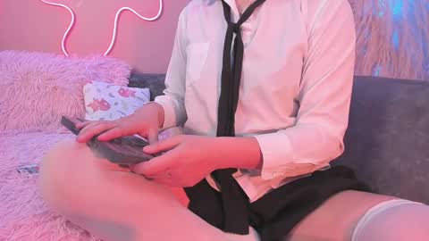 Snapshot of megan_moore__ chatting on 12-12-24, 04:32 online show from 12-12-24, 04:32