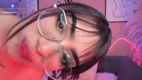 Snapshot of megan_moore__ chatting on 12-19-24, 05:18 online show from 12-19-24, 05:18