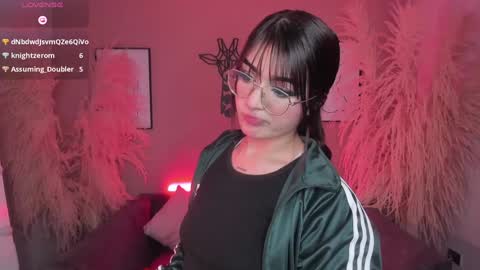 Snapshot of megan_moore__ chatting on 01-15-25, 07:01 online show from 01-15-25, 07:01
