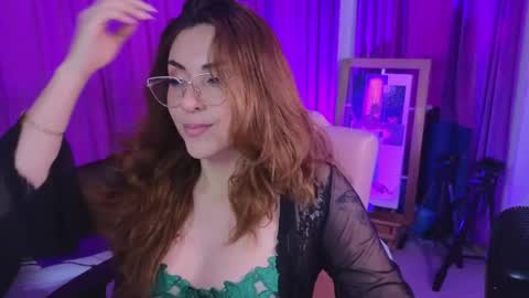                 Laura                 online show from 05-24-26, 10:37