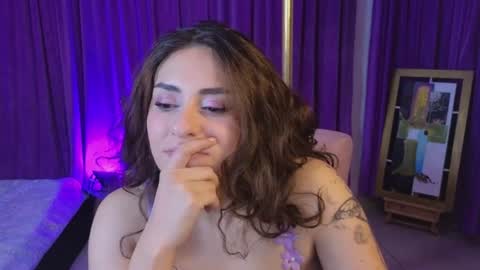                 Laura                 online show from 07-17-26, 12:50