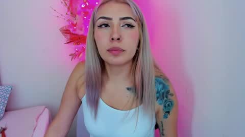 Snapshot of megan_sexrose chatting on 01-04-25, 03:18 Megan rose online show from 01-04-25, 03:18
