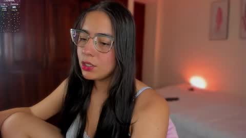 Snapshot of megan_vwv chatting on 12-14-25, 01:33 megan online show from 12-14-25, 01:33