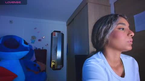 M E G A N   online show from 06-11-26, 02:53