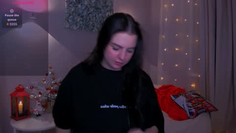 Snapshot of meganberrybb chatting on 12-18-25, 07:53 Meganberry online show from 12-18-25, 07:53