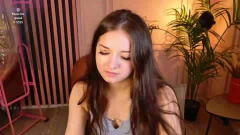 Snapshot of meganbutnotfox chatting on 06-04-26, 12:33 Megan online show from 06-04-26, 12:33