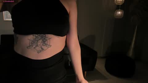 Megan Cross online show from 11-11-25, 03:28