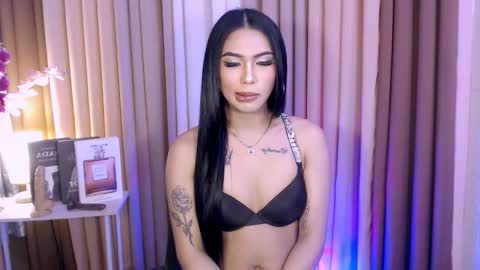 Snapshot of meganfoxx07 chatting on 10-17-25, 06:05 Megan online show from 10-17-25, 06:05