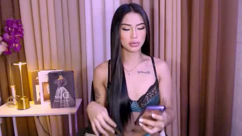 Snapshot of meganfoxx07 chatting on 11-19-25, 08:03 Megan online show from 11-19-25, 08:03