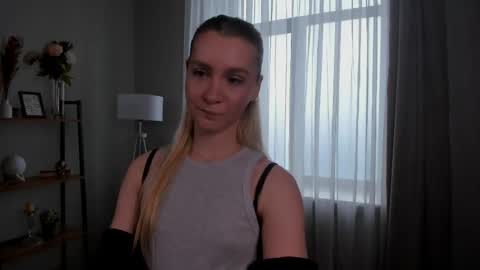 Snapshot of meganhenns chatting on 04-19-26, 12:04 Elly online show from 04-19-26, 12:04