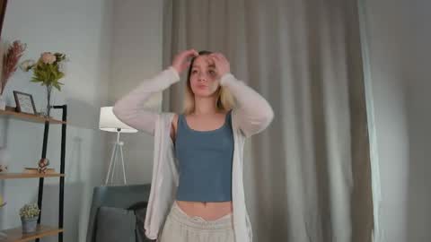 Snapshot of meganhenns chatting on 05-11-26, 10:10 Elly online show from 05-11-26, 10:10