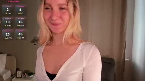Elly online show from 06-26-26, 03:16