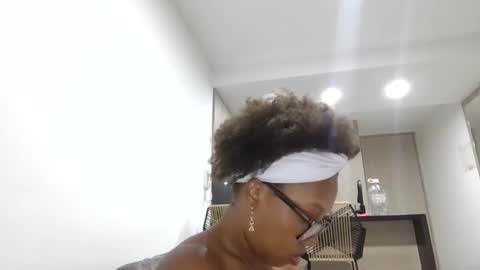 megan        online show from 06-07-26, 04:05