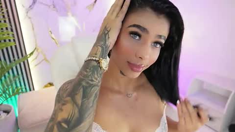 Snapshot of meganlowell chatting on 11-20-25, 07:57 Megan Lowell online show from 11-20-25, 07:57