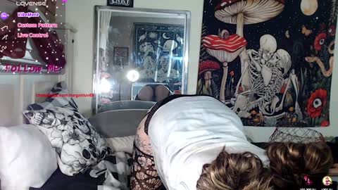 Snapshot of meganluv69 chatting on 12-27-24, 08:35 Lovely Megan online show from 12-27-24, 08:35