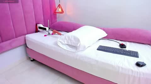 Megan  online show from 10-04-25, 08:18