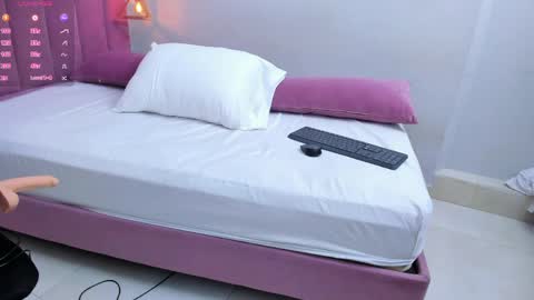 Snapshot of megansaenz_1 chatting on 04-27-26, 07:45 Megan online show from 04-27-26, 07:45