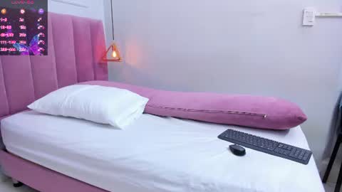 Snapshot of megansaenz_1 chatting on 06-10-26, 07:57 Megan online show from 06-10-26, 07:57