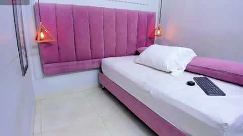 Snapshot of megansaenz_1 chatting on 06-22-26, 07:33 Megan online show from 06-22-26, 07:33