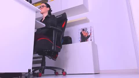 Snapshot of meganstones chatting on 01-11-25, 04:25 Megan online show from 01-11-25, 04:25